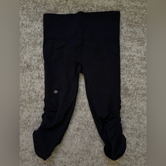 lululemon athletica Pants - Lululemon In The Flow Crop II leggings size 4 EUC